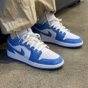 Giay Nike Air Jordan 1 Low SE GS 'Legend Blue Patent' FZ3929-114