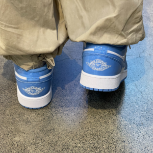 Giay Nike Air Jordan 1 Low SE GS 'Legend Blue Patent' FZ3929-114